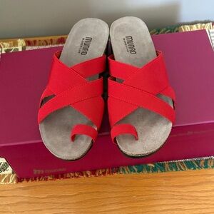 Munro Delphi Red Elastic Ring Toe Crisscross Sandals Sz 7.5 N